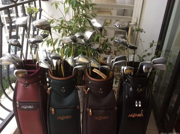 4 lưu ý khi chọn mua túi gậy golf cũ cho người mới chơi